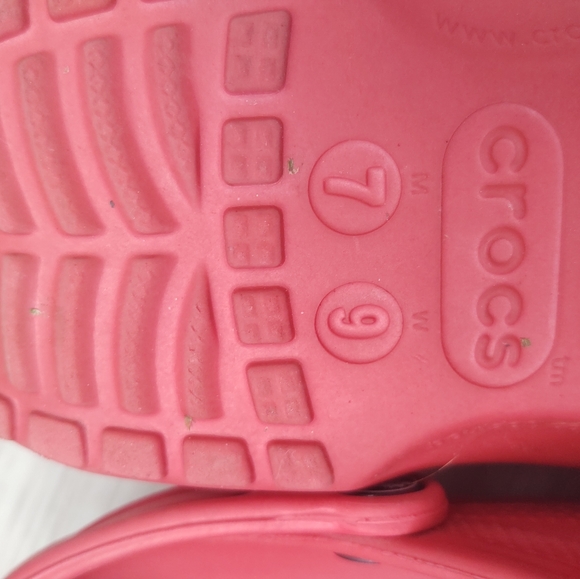 crocs 7 9